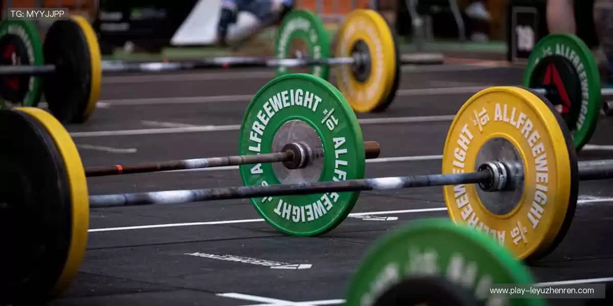 🎥专业解说，带你看透赛场背后的战术密码！🎙️